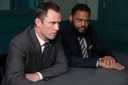 Detective Kevin Bernard (Anthony Anderson, r.) und Detective Frank Cosgrove (Jeffrey Donovan)
