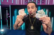 Bülent Ceylan verrät in seinem Comedy-Tutorial alles, was man zum Thema Geld wissen muss.