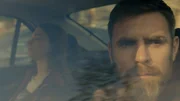 Ewert Grens (Leonard Terfelt) hofft, dass Alina Lazariuc (Anda Sârbei) ihr Versprechen einlöst und ihm erklärt, wie die Uhr seines Kollegen in die Box 21 gelangte.