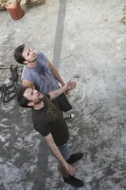 Charlie Kelly (Charlie Day, unten); Mac (Rob McElhenney, oben)