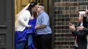 Kathleen und Jack wollen sich heute das Ja-Wort geben. Nachdem die Hochzeit schon einmal verschoben wurde, sollen heute die Hochzeitsglocken läuten.