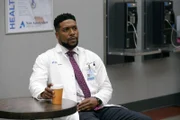 Dr. Floyd Reynolds (Jocko Sims)