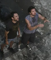 L-R: Charlie Kelly (Charlie Day) und Mac (Rob MacElhenney)