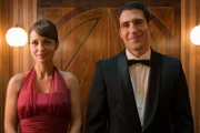 Ana (Paula Echevarría) und Alberto (Miguel Ángel Silvestre) sind froh, sich nach sieben Jahren wiederzusehen.