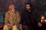 Colin Robinson (Mark Proksch, l.); Laszlo (Matt Berry, r.)