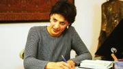 Dr. Stefan Frank bekommt Konkurrenz in der Nachbarschaft: Dr. Bea Gerlach (Sabine Petzl) eröffnet ihre Praxis.