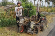 T'Posh gilt als Trendsetter in der Extrem-Vespa-Szene: Seine modifizierten Vespas sind oft mit Büffelschädeln geschmückt oder im Militärlook gehalten.