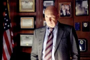 Dem Special Victims Team um Captain Cragen (Dann Florek) wird vorgeworfen, in einem Fall entlastende Beweise unterschlagen zu haben.