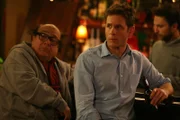 (v.l.n.r.) Frank Reynolds (Danny DeVito); Dennis Reynolds (Glenn Howerton); Charlie Kelly (Charlie Day)