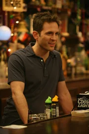 Dennis Reynolds (Glenn Howerton)