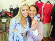 Kandidatin Svetlana (l.) mit Shoppingbegleitung Nikola