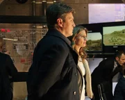 Werden von der CIA ins Bootgeholt, um 'Pandora', ein von Gage geplantes Katastrophenszenario, zu verhindern: Beckett (Stana Katic, r.) und Castle (Nathan Fillion, l.)