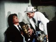 Jonathan (Michael Landon, l.) schickt noch schnell ein Stoßgebet in den Himmel, aber Barabbas (Conrad Janis, r.) ist völlig siegessicher.