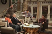 Eine ganz besondere Männergruppe: Jack (David Denman, 3.v.l.), Leo (Gary Anthony Williams, l.), Rick (Bill Smitrovich, M.), Alan (Jon Cryer, 2.v.r.) und Walden (Ashton Kutcher, r.) ...