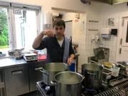 NDR Fernsehen DIE NORDSTORY - TÜR AUF! NEUER SCHLIFF IM ALTEN LANDGASTHOF, am Freitag um 20:15 Uhr. Nico Barths Koch und neuer Pächter des Lindenhofs in Böel.