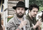 (2. Staffel) - Lassen keine Peinlichkeit aus und ecken unverhältnismäßig an: Fahri Yardim (l.) und Christian Ulmen (r.) ...