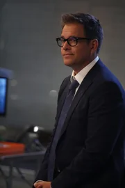 Dr. Jason Bull (Michael Weatherly)