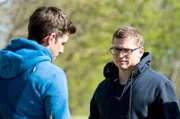 Ben Ahlbeck (Philipp Danne, l.) und Elias Bähr (Stefan Ruppe, r.) trainieren für den bevorstehenden Firmenlauf.