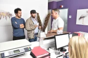 "jerks." zeigt die Momente im Leben von Christian Ulmen (2.v.l.) und Fahri Yardim (l.), in denen normalerweise die Kamera aus ist - und über die man sonst nicht spricht ...