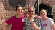 Tobias Kämmerer mit Anke Carduck und Julia von Dreusche (li.) von N´Eis.