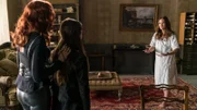 Rebecca (Laura Mennell), Dylan (Hannah Cheramy), Vanessa Helsing (Kelly Overton)