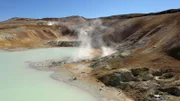 In heißen Schlammquellen treten viele Mineralien an die Oberfläche, wie hier am Vulkan Krafla.
