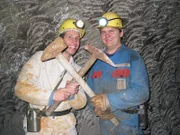 Willi Weitzel möchte wissen, wo das Salz herkommt und fährt ins Salzbergwerk nach Berchtesgaden. Mit Bergmann Hans gehts in die Frühschicht.