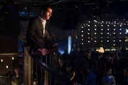 Lucifer in seinem Nachtclub Lux. Die Verwendung des sendungsbezogenen Materials ist nur mit dem Hinweis und Verlinkung auf RTL+ gestattet.