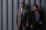L-R: Peter Burke (Tim DeKay) und Matthew Keller (Ross McCall)
