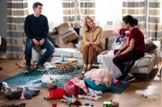 Ben und Leyla kommen nach Hause und sind gespannt, wie es ihrer Tochter Raya mit Oma Anne-Charlotte ergangen ist.