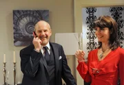 ARD STURM DER LIEBE FOLGE 1209, am Montag um 15:10 Uhr im ERSTEN. Barbara (Nicola Tiggeler, r.) und Götz (Andreas Borcherding, l.) freuen sich diebisch: Werner ist auf Götz' Trick hereingefallen.