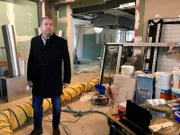 NDR Fernsehen DIE NORDSTORY - TÜR AUF! NEUER SCHLIFF IM ALTEN LANDGASTHOF, am Freitag (19.11.21) um 20:15 Uhr. Marc Weinstock, Besitzer der Gaststätte Margaretental in Kiel. Baustelle 4 Monate vor Eröffnung.