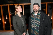 Zoe (Lara Dandelion Seibert) ist getroffen, als John (Felix von Jascheroff) ihren Plan durchschaut...