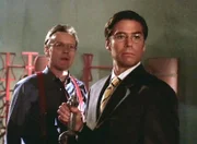 Rupert Giles (Anthony Stewart Head, l.), Wesley Wyndam-Pryce (Alexis Denisof)