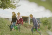 Anthroposophie in der Bildung: Frank Seibert (re.) nimmt am Gartenbau-Unterricht der Waldorfschule Rottweil. Gartenbau wird an jeder Waldorfschule gelehrt.