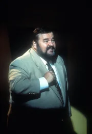 Mr. Budy Blake (Tom DeLuise) ist ein berühmter Entertainer.