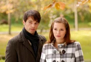 Robert (Lorenzo Patané, l.) wirft Eva (Uta Kargel, r.) emotionale Erpressung vor.