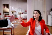 Sophia (Krista Birkner) feiert ihren Triumph.