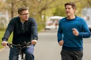 Elias (Stefan Ruppe, l.) und Ben (Philipp Danne, r.) trainieren für den Firmenlauf. Und dank seiner neuen Sportprothese ist Ben hochmotiviert.
