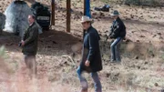Detective Willits (Louis Herthum, l) und  Raylan Givens (Timothy Olyphant, m.)