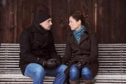 Mike und Annalena sind erleichtert, als sie offen miteinander reden können. Von links: Mike Preissinger (Harry Blank) und Annalena Brunner (Heidrun Gärtner).