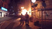 In Krefeld hält ein Feuerteufel die Notfallhelfer in Atem, denn aus einem Containerbrand könnte in der dicht bebauten City binnen kurzer Zeit ein Großfeuer werden.