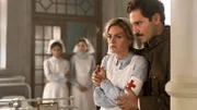 Julia (Amaia Salamanca, l.); Andrés (Álex Gadea, r.)