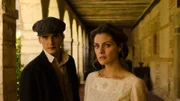 l-r: Julio Olmedo(Yon González,l),Alicia Alarcón(Amaia Salamanca,r)