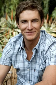 Dave Brewer (Brett Tucker)