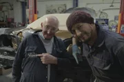Treffen Sie Auto-Enthusiasten und TV-Moderator Tim Shaw und Meistermechaniker Fuzz Townshend, wie sie sich zusammenschließen, um rostige klassische Fahrzeuge aus ihren Garagengefängnissen zu retten.