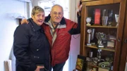Immer wieder haben Michaela (50) und ihr Mann Gerard (61) versucht, die zugestellten Räume und die dazugehörige Scheune leerzuräumen. Bis jetzt erfolglos, denn der ganze Hausrat und Trödel wurde nur von einer Ecke in die andere geschoben.
