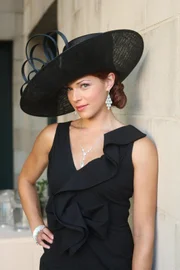 Grace (Amanda Righetti) ermittelt in einem neuen Fall ...