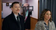 Detective Tommy Killian (Kevin Rankin, l.); Detective Crystal Morales (Elizabeth Rodriguez, r.)