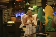 Dee Reynolds (Kaitlin Olson)